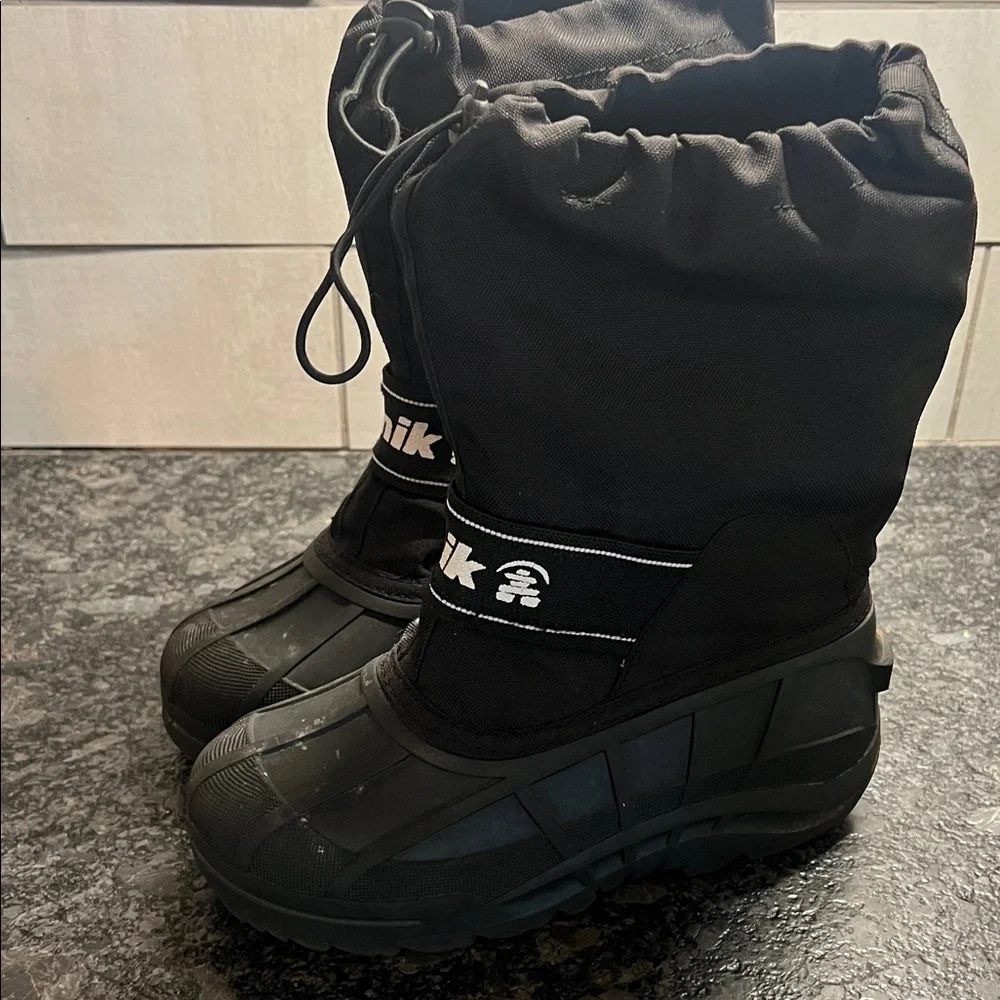Kamik Black Snow Boots with Drawstring.  Good condition. Believed to be a 3